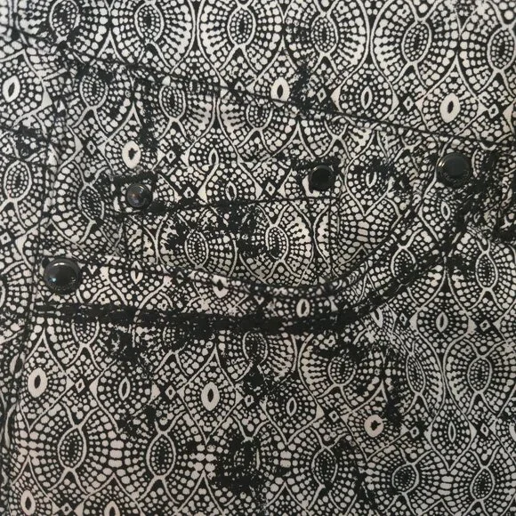 Bandolino Modern Fit Stretch Amy 5-Pocket Shorts - Size 6 - Picture 4 of 6